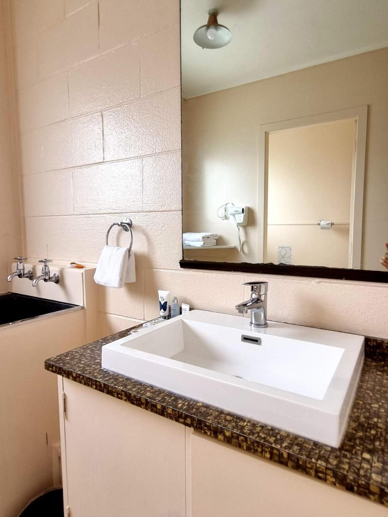 Cedar Lodge Motel Гамильтон Экстерьер фото